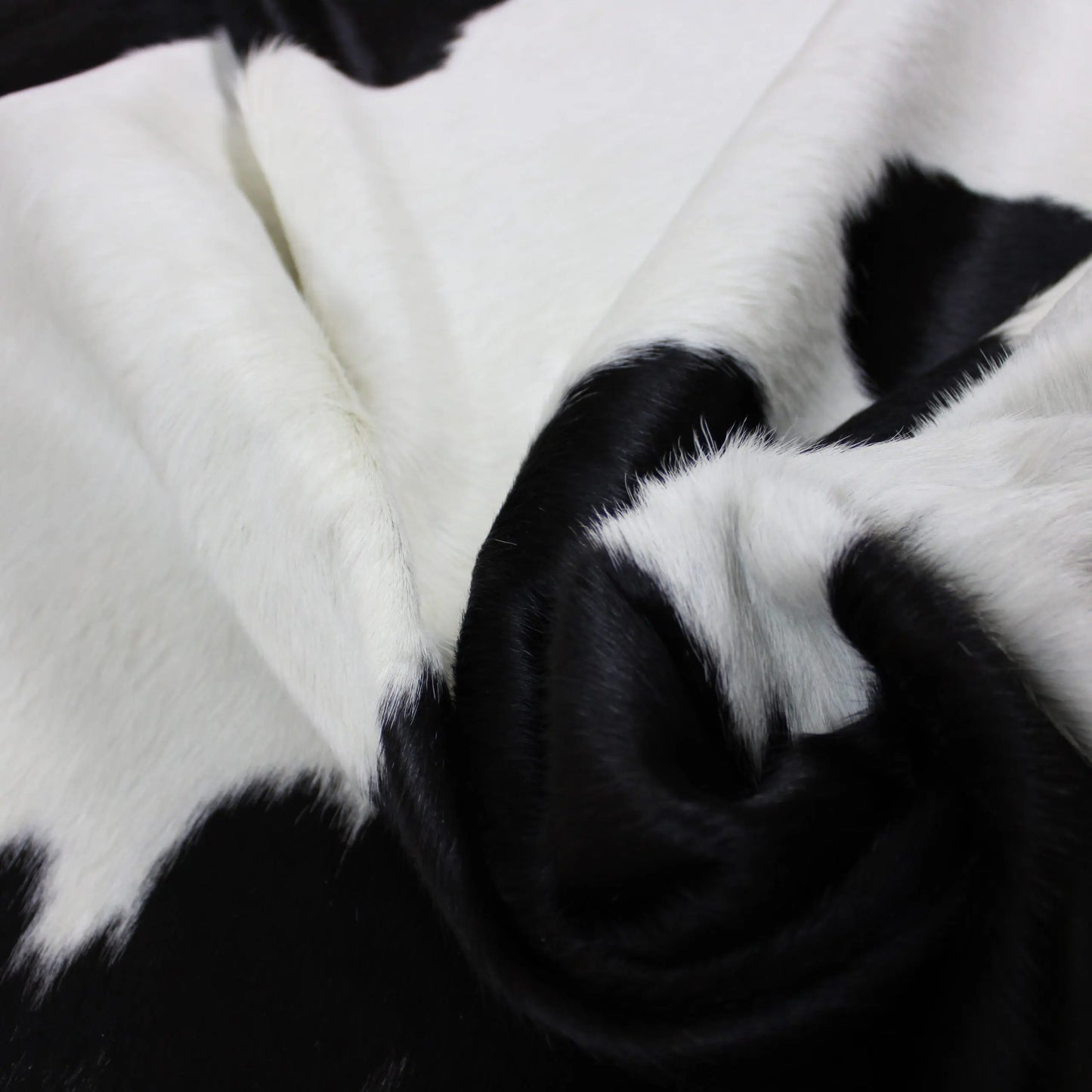 Cowhide Rug Black and White C00936