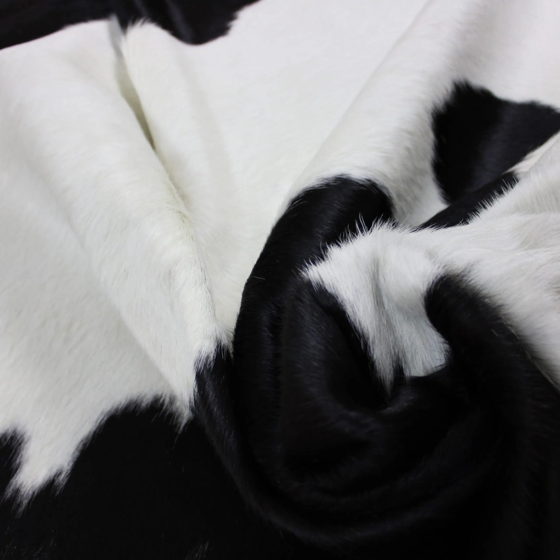 Cowhide Rug Black and White C00936
